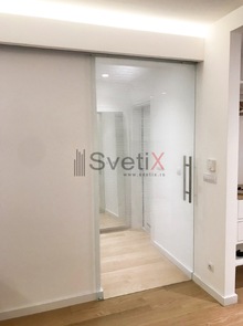 Staklena klizna vrata SVETIX  - pregradna klizna vrata sa ruckom za otvaranje