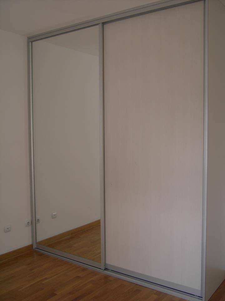 Američki plakar  - Klizna vrata u al sivoj boji od univera i ogledala